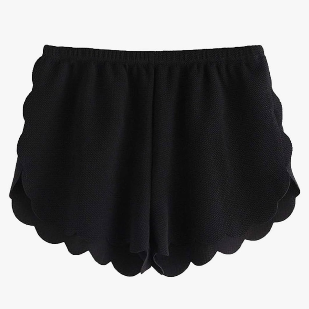 Women’s Scalloped Shorts in Black